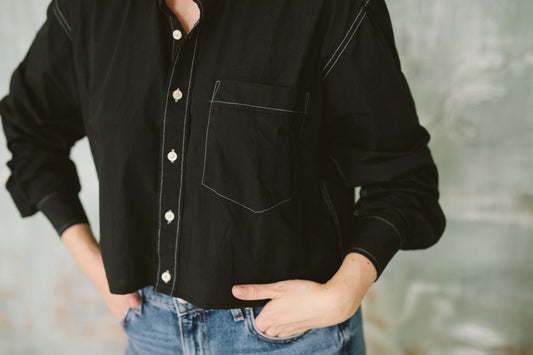 Camicia crop top nera